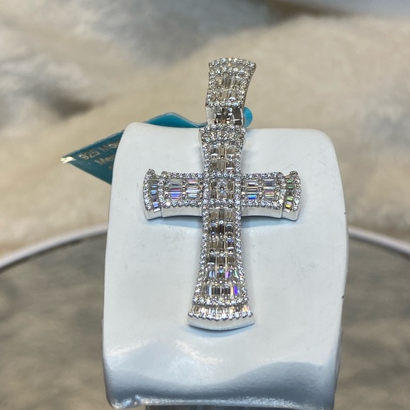 Beautiful NWT 925 Moissanite Diamond Men’s/Women's Cross Charm 2.9 ctw Pendant - Picture 11 of 13